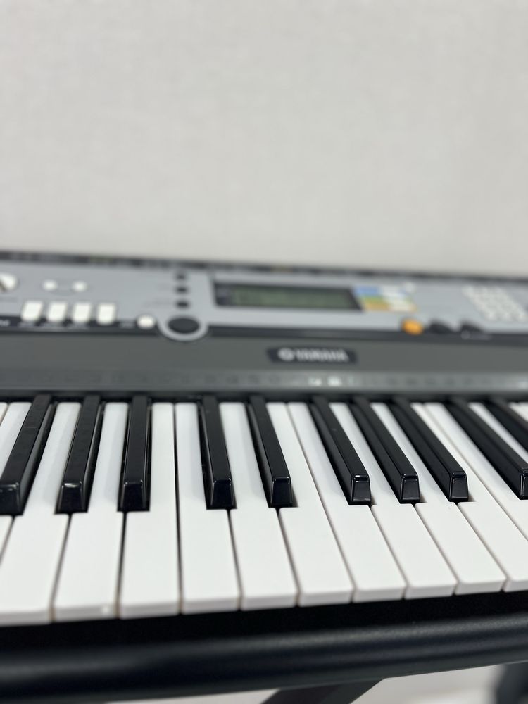 Синтезатор YAMAHA EZ-200 /портативная клавиатура/Идеальна для обучения