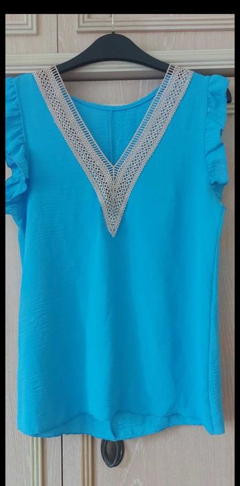 Piękna niebieska bluzka
