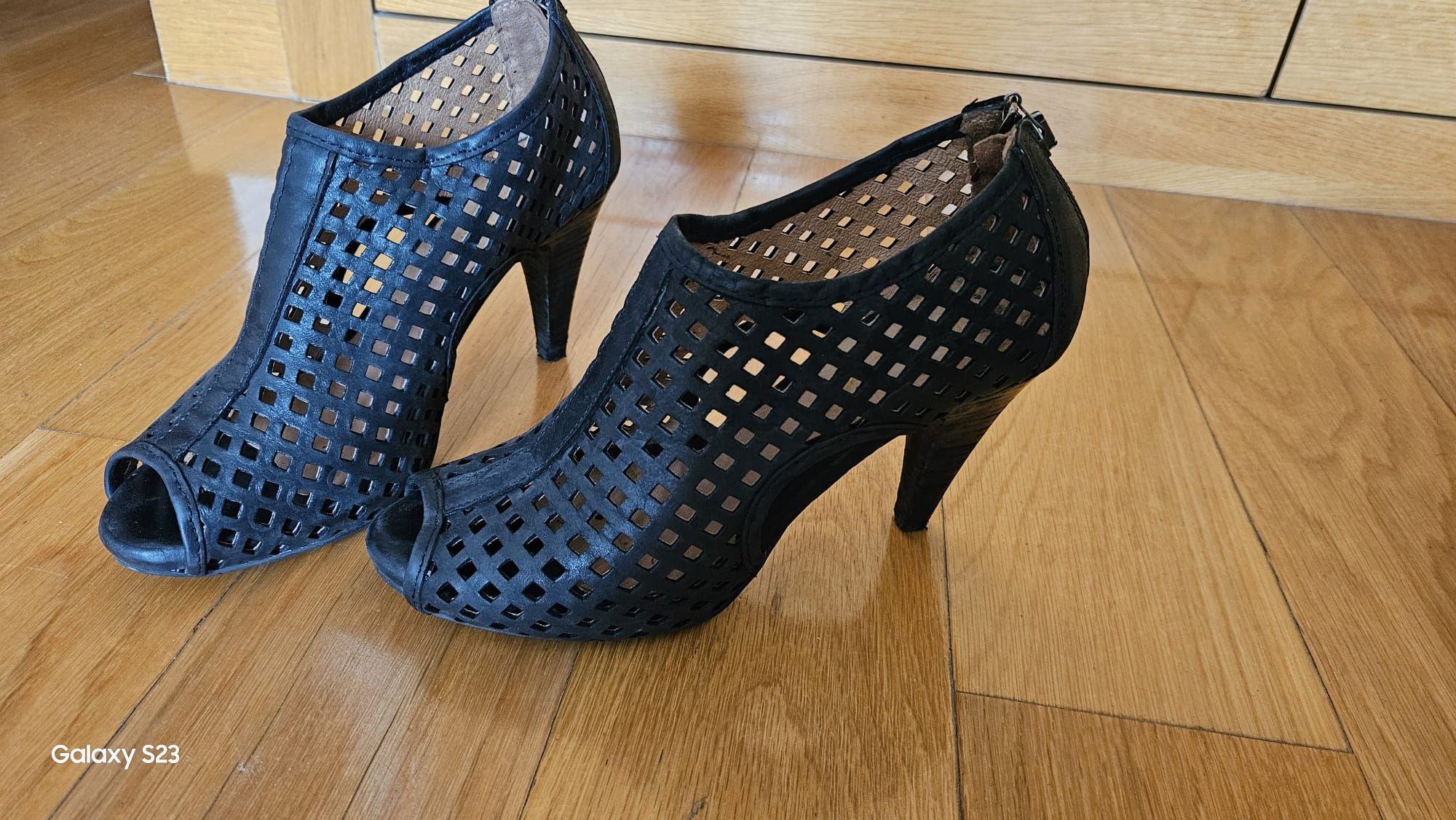 Botins da marca Made In