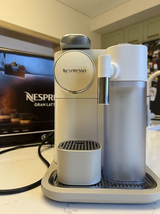 Maquina café nespresso Gran Latissima delonghi em perfeitas condições