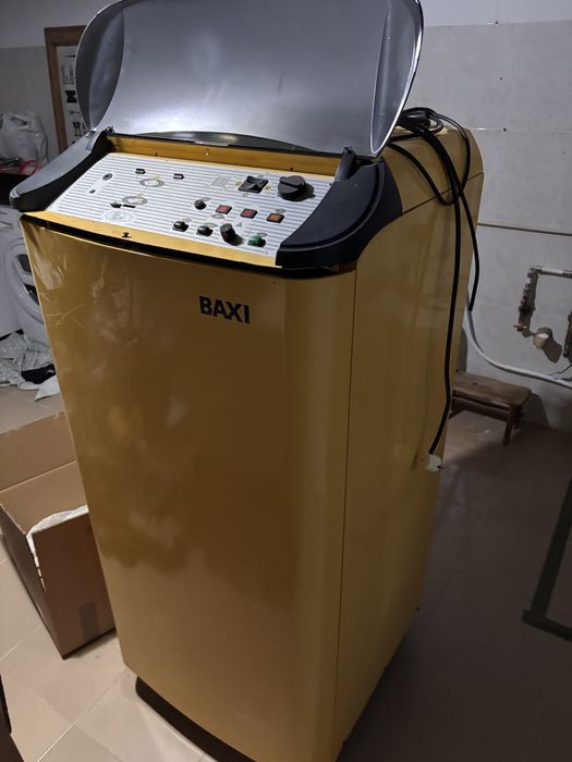 Conjunto caldeira, deposito de gaseoleo e radiadores