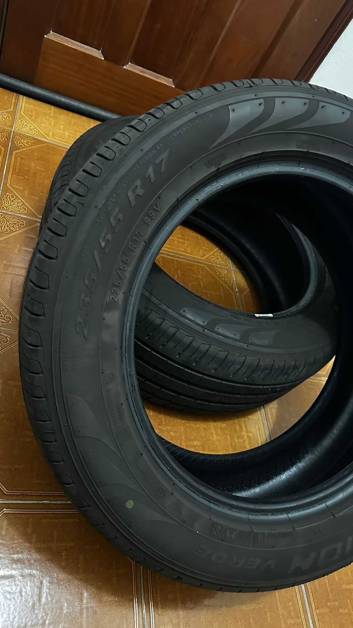 Vendo Pneu Semi-Novo 235/55r17 99V Pirelli Scorpion Verde (Par)