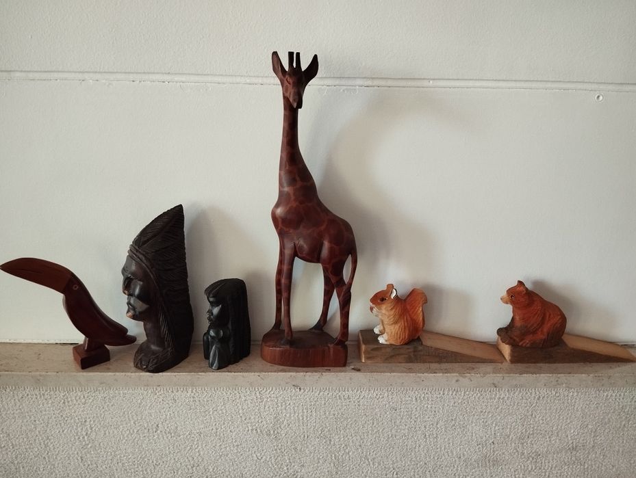 Coleção de peças em madeira