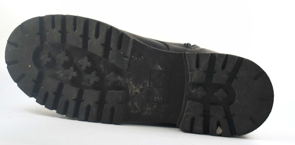 Używane z wadą Buty Tommy Hilfiger Urban Boot EN0EN02317 Bds roz. 39