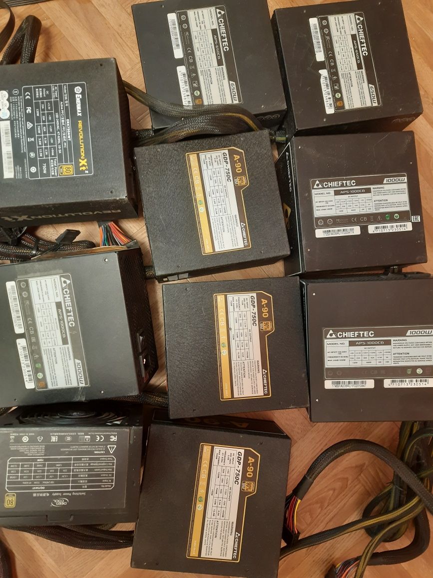 Блок питания    CHIEFTEC navitas 1250W без проводов !