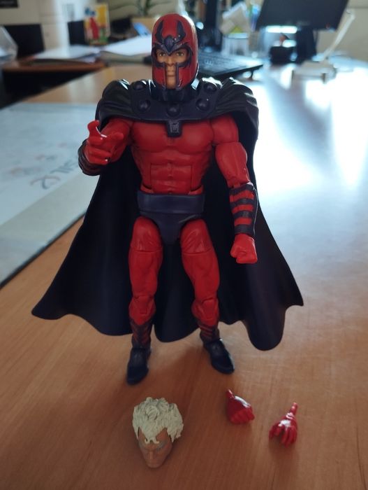 Marvel Legends Magneto