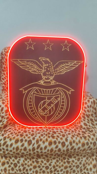 Quadro do Benfica, com iluminação LED