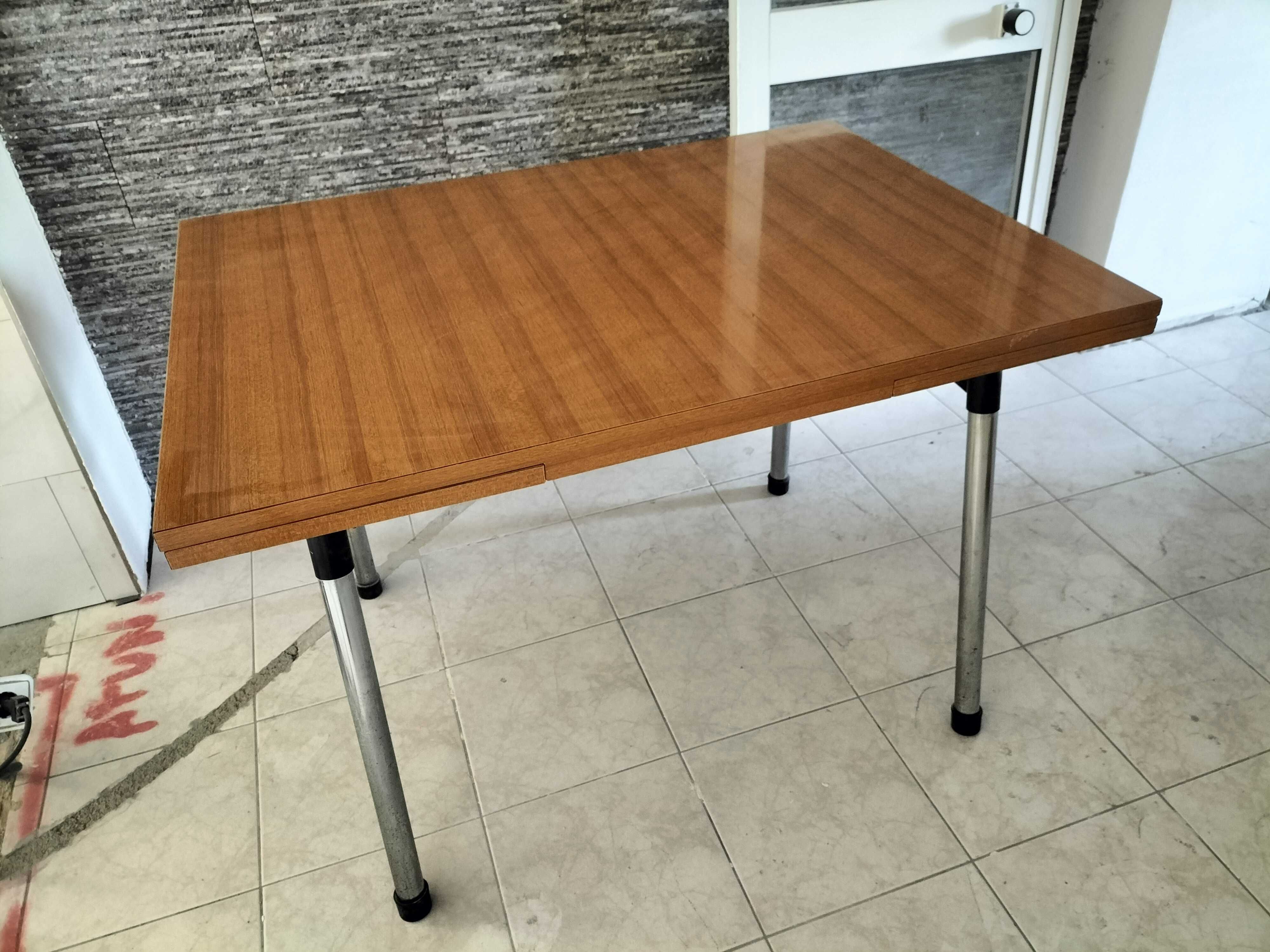 Mesa extensível max.  1,81m