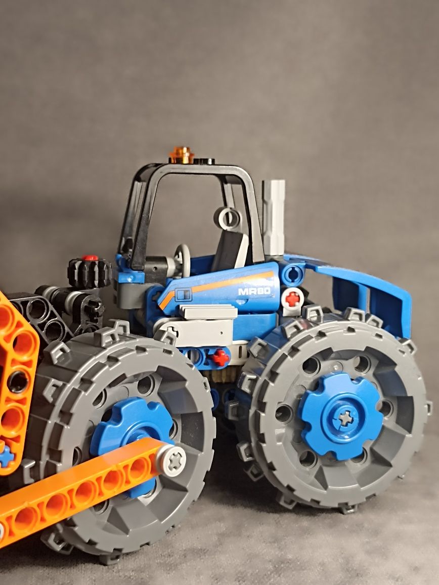 LEGO Technic Бульдозер (42071)