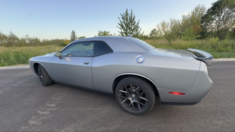 Dodge Challenger 5.7 HEMI carplay/android auto