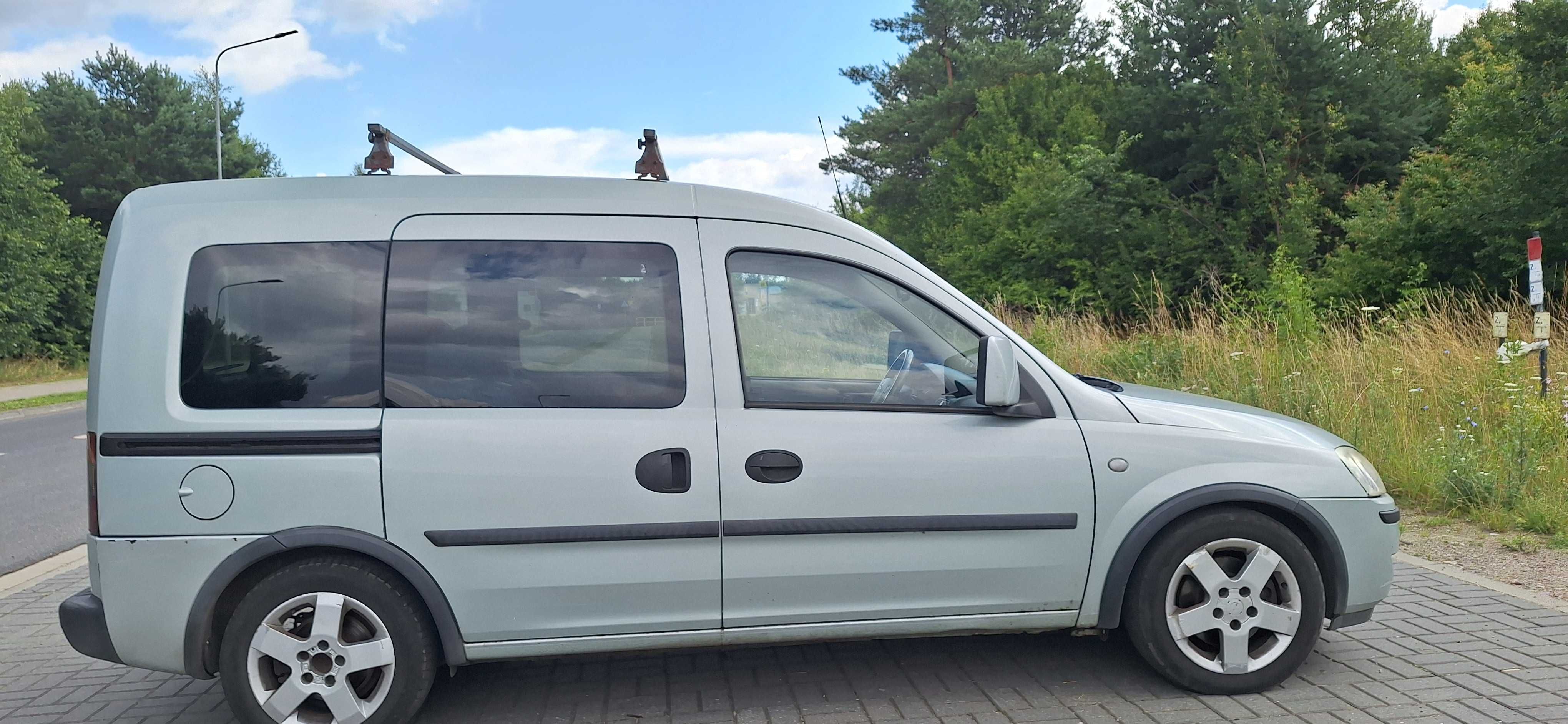 samochód osobowy Opel Combo