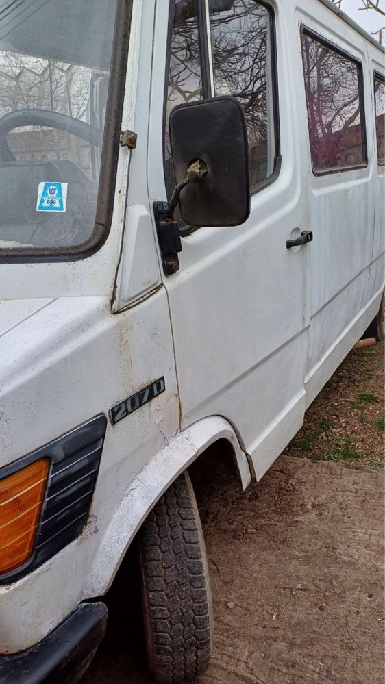 Продаю Mercedes-Benz средний 1988 года