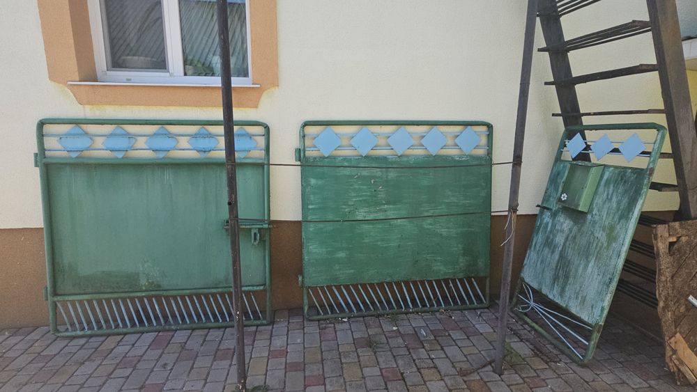 Продам металеві ворота з фірткою