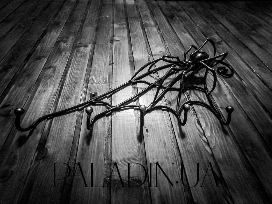 Вішалка кована ручної роботи