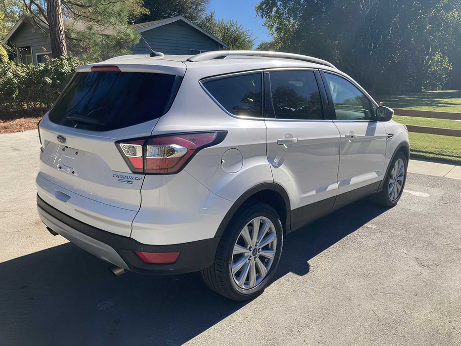 Ford Escape Titanium      2017