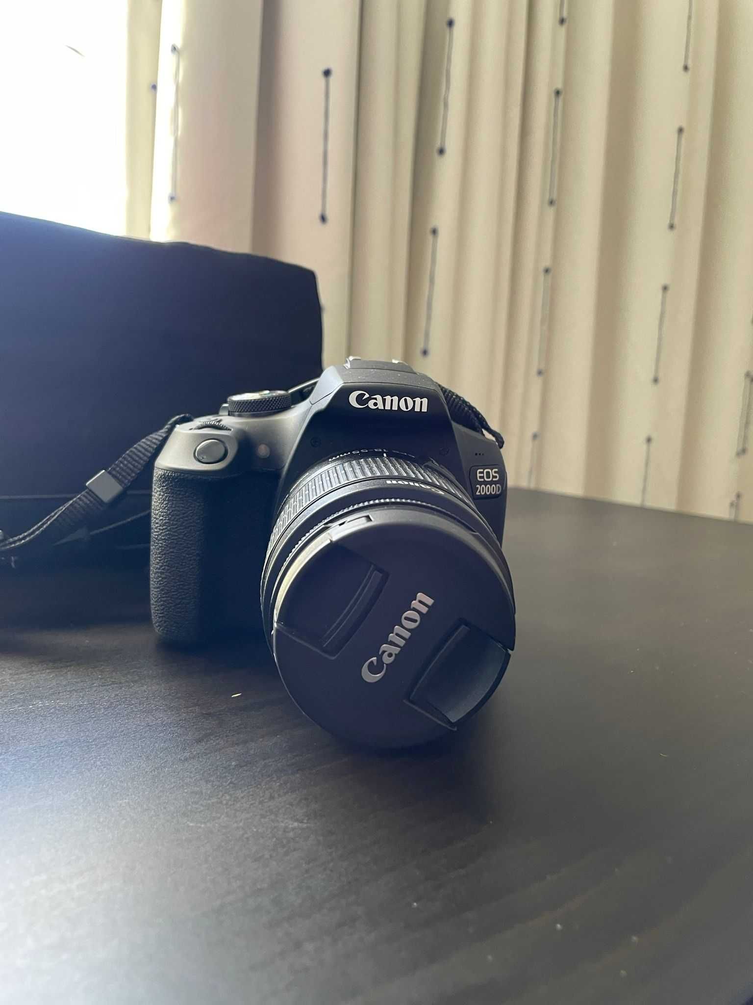 Canon EOS 2000D + lente 18-55 mm f/3.5-5.6