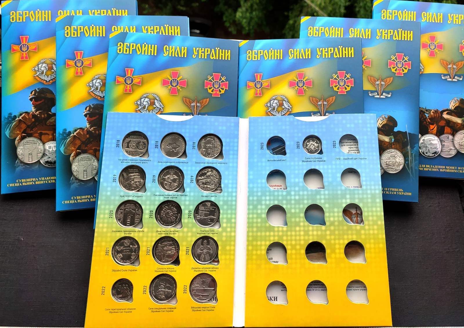 Повний набір 19  монет серія  ЗСУ 2018 2023р в альбомі капсульного тип