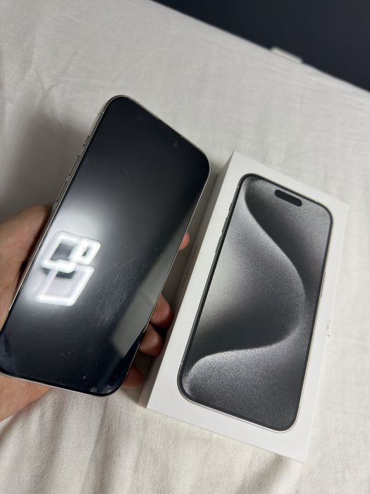 iPhone 15 Pro 128 GB • Biały • Stan idealny • Etui Apple Clear Case