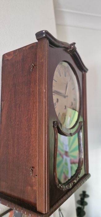 Relogio muito antigo todo restaurado por profissional  nesta area.