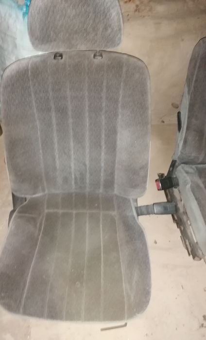 Автомобільні сідушки 
Стояли на ваз 2105 
Деталі за номиром 
066135987