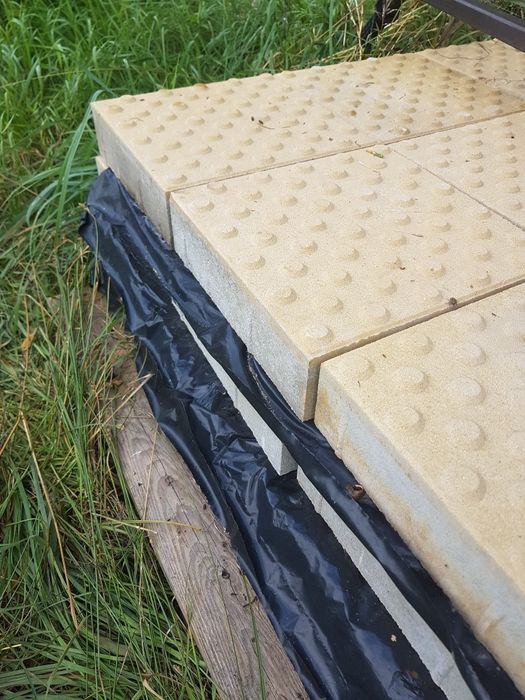 Płytka integracyjna ostrzegawcza żółta 30×30 gr.8 cm