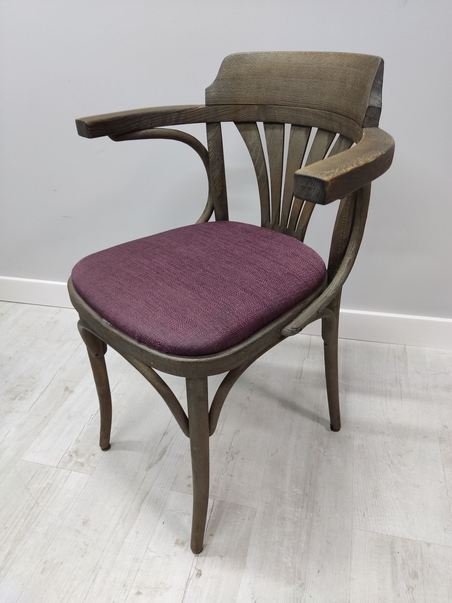 Krzesła Thonet Fameg do restauracji z podłokietnikiem 10 szt