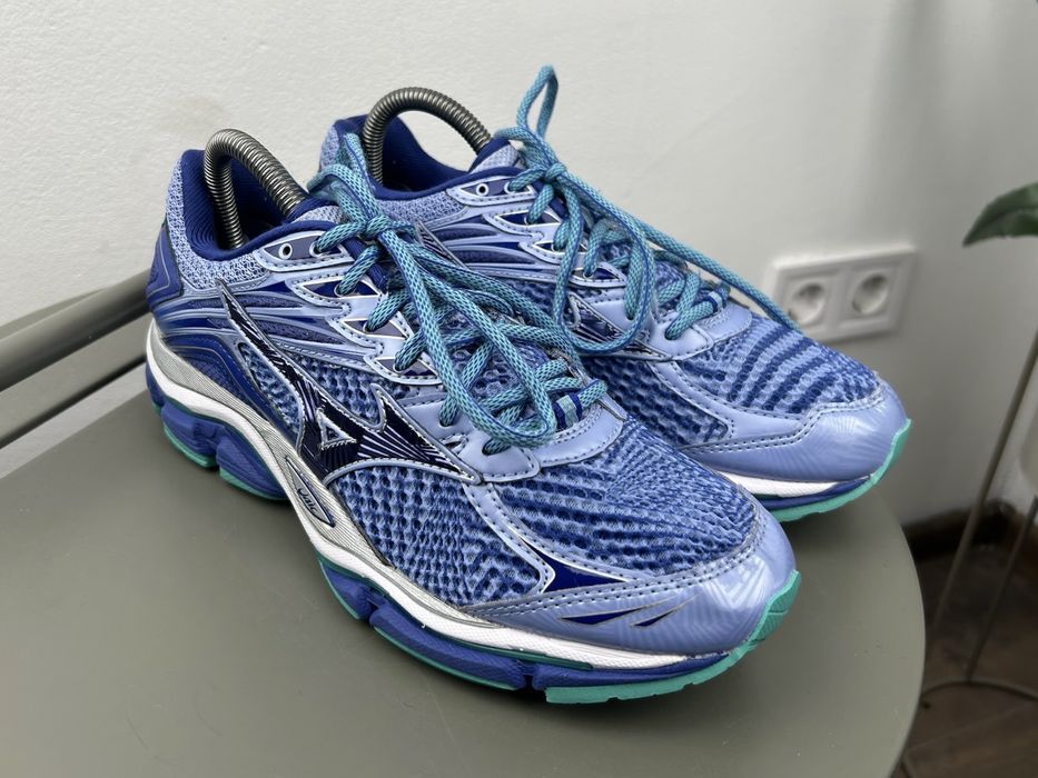 Оригінал! Кросівки Mizuno Wave Enigma 37 розмір MM372