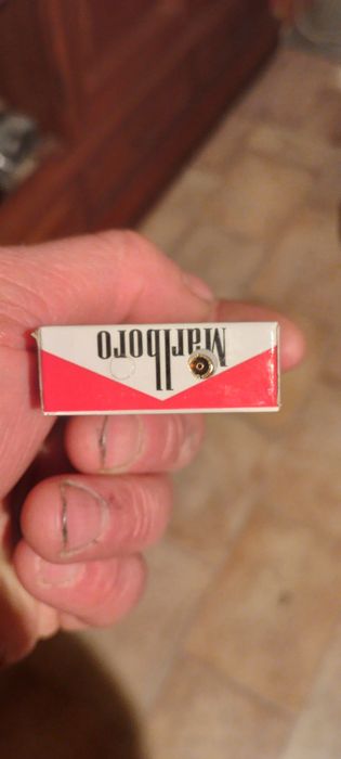 Stara zapalniczką Malboro