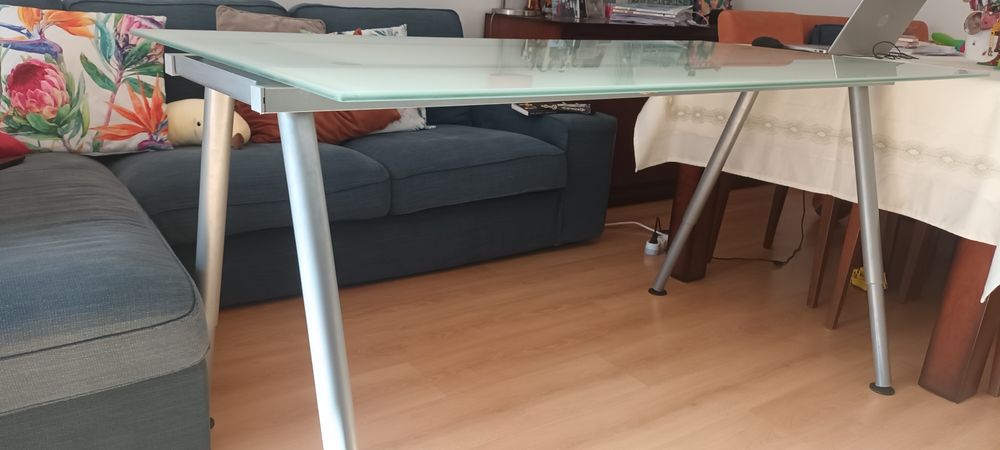 Secretária / mesa com tampo de vidro