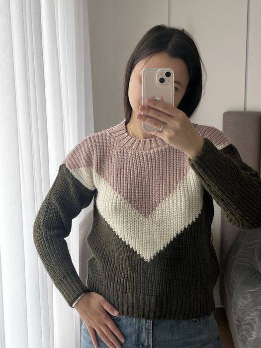 Светр жіночий рожевий/білий/хакі