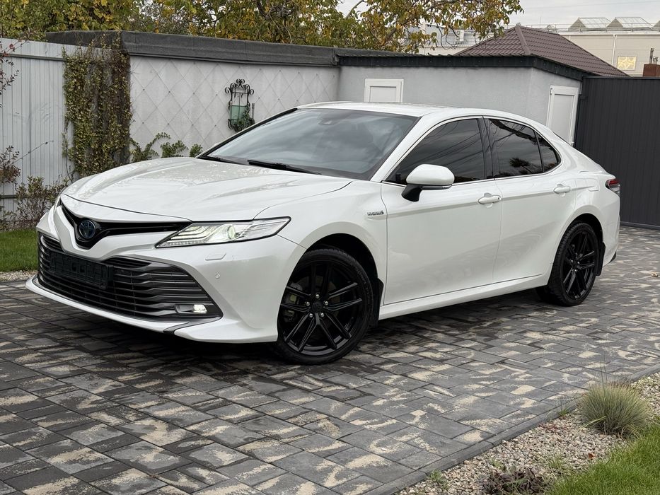 Toyota Camry 70 2.5 Hybrid 2020 официал