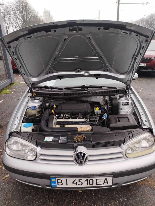 Volkswagen GOLF IV за 3500 $