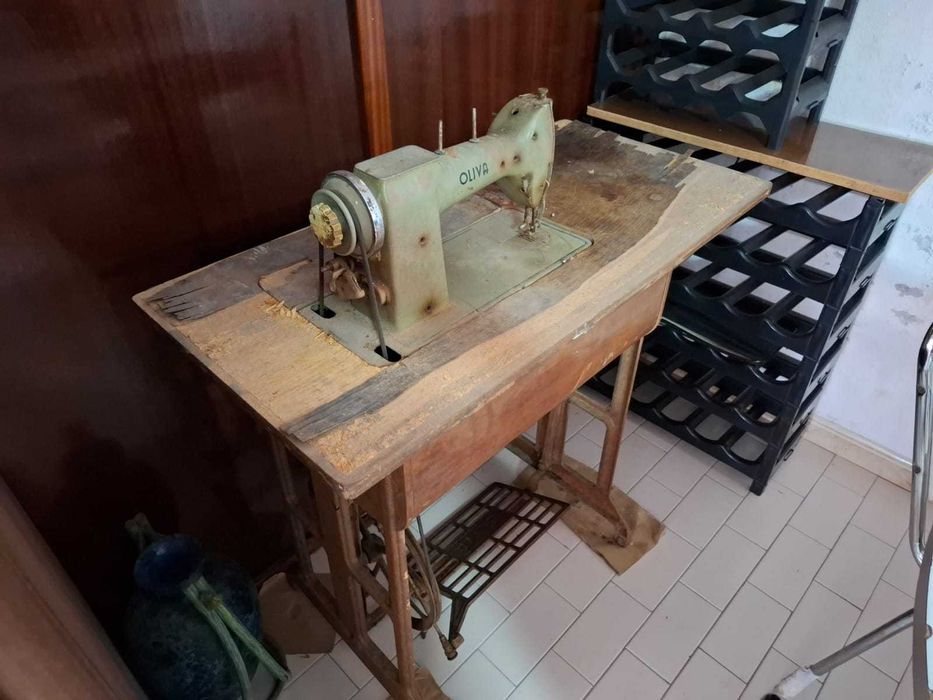 Máquina de costura oliva