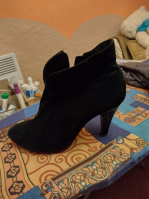 Віддам взуття 37 р