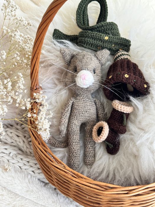 Kotek na szydełku, zimowy kotek, rękodzieło, prezent handmade