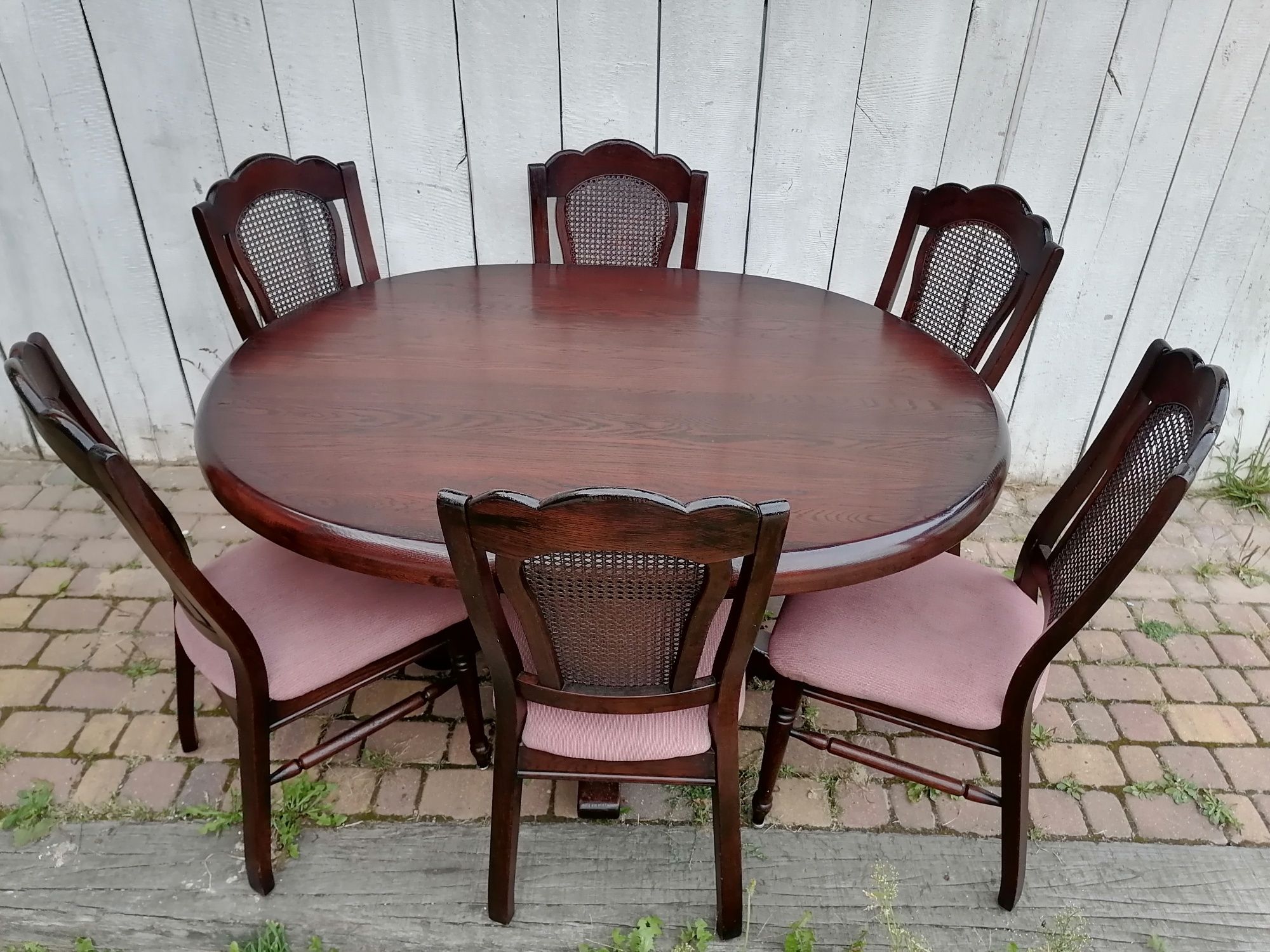 Masywny dębowy stół owalny sześć krzeseł