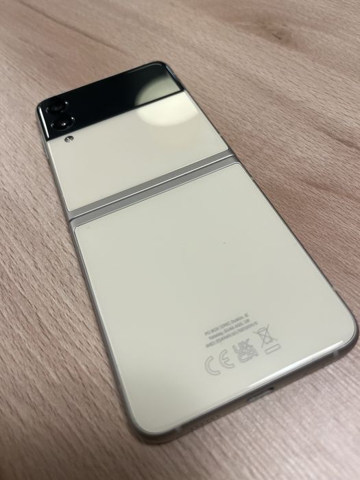 Samsung Galaxy Z Flip3 5G bezowy