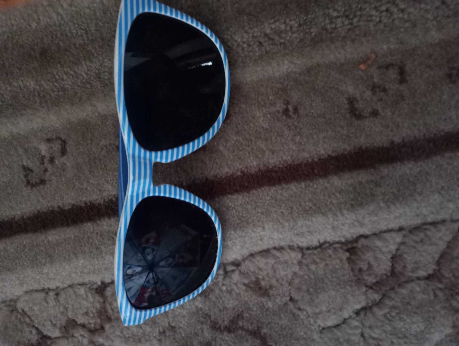 Parasolka dziecięca i okulary