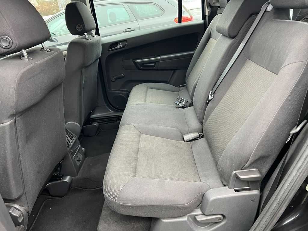 Opel zafira 2007 год в хорошем состоянии