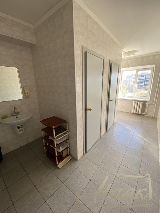 Оренда кабінета з меблями Центр