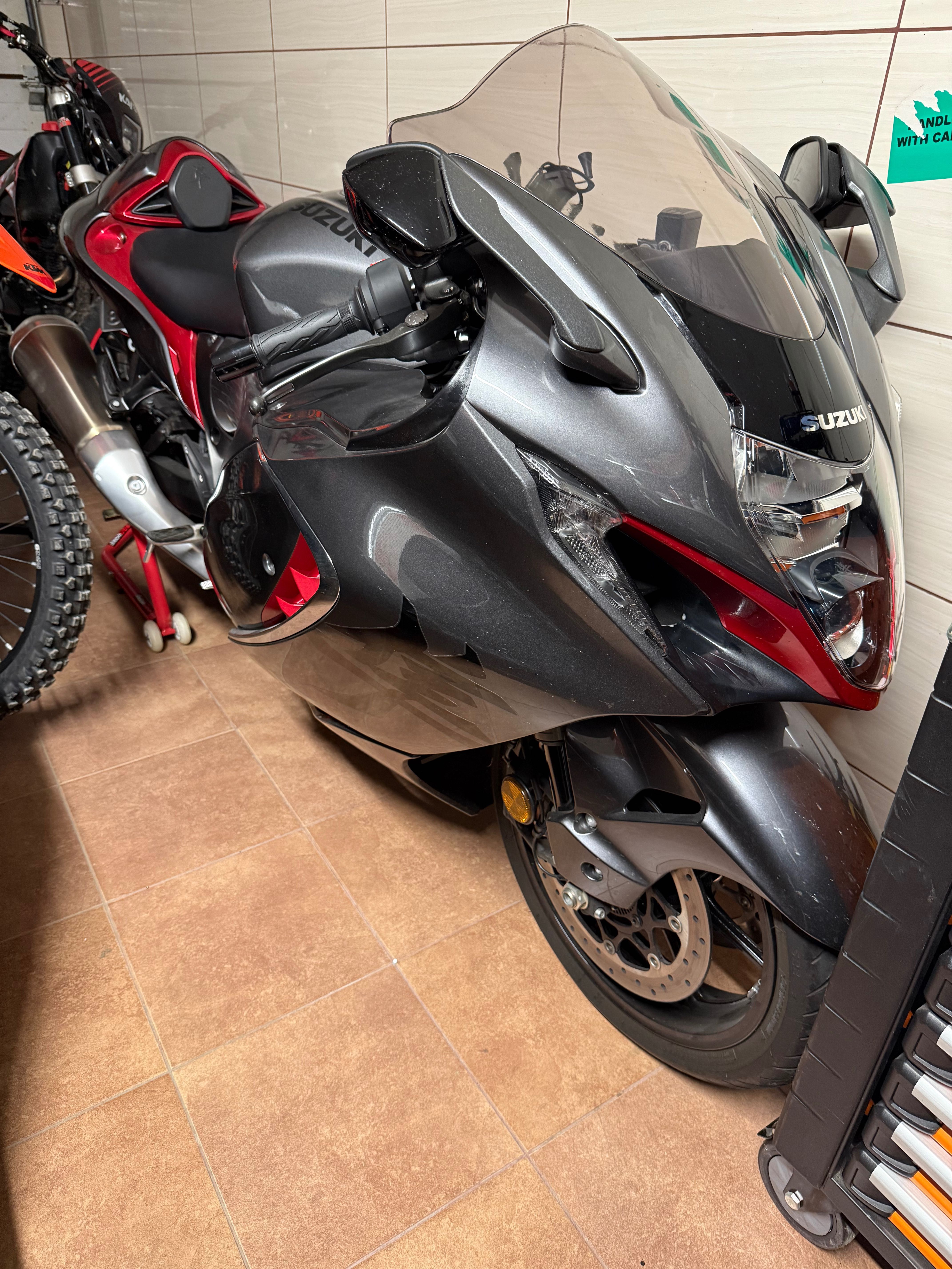 Suzuki Hayabusa model 2023