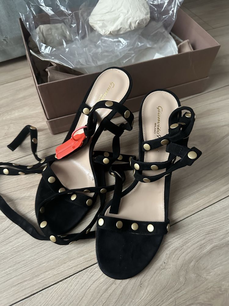 Sandalki wiazane Gianvito Rossi zamsz