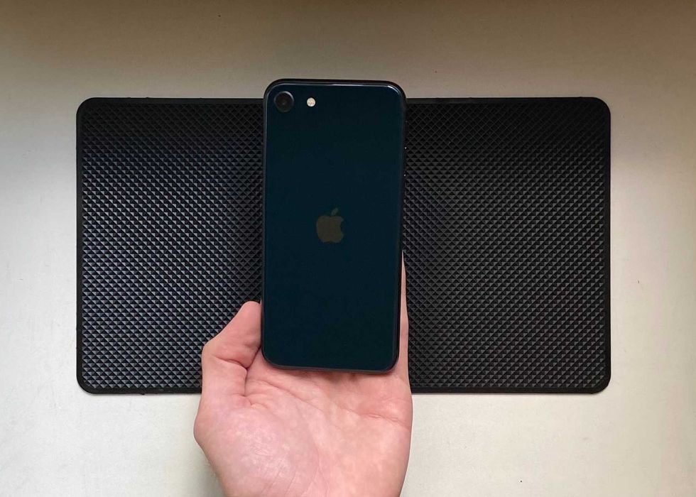 Отличный - iPhone SE 2022 - 64 гб - 89% АКБ - NEVERLOCK - MIDNIGHT