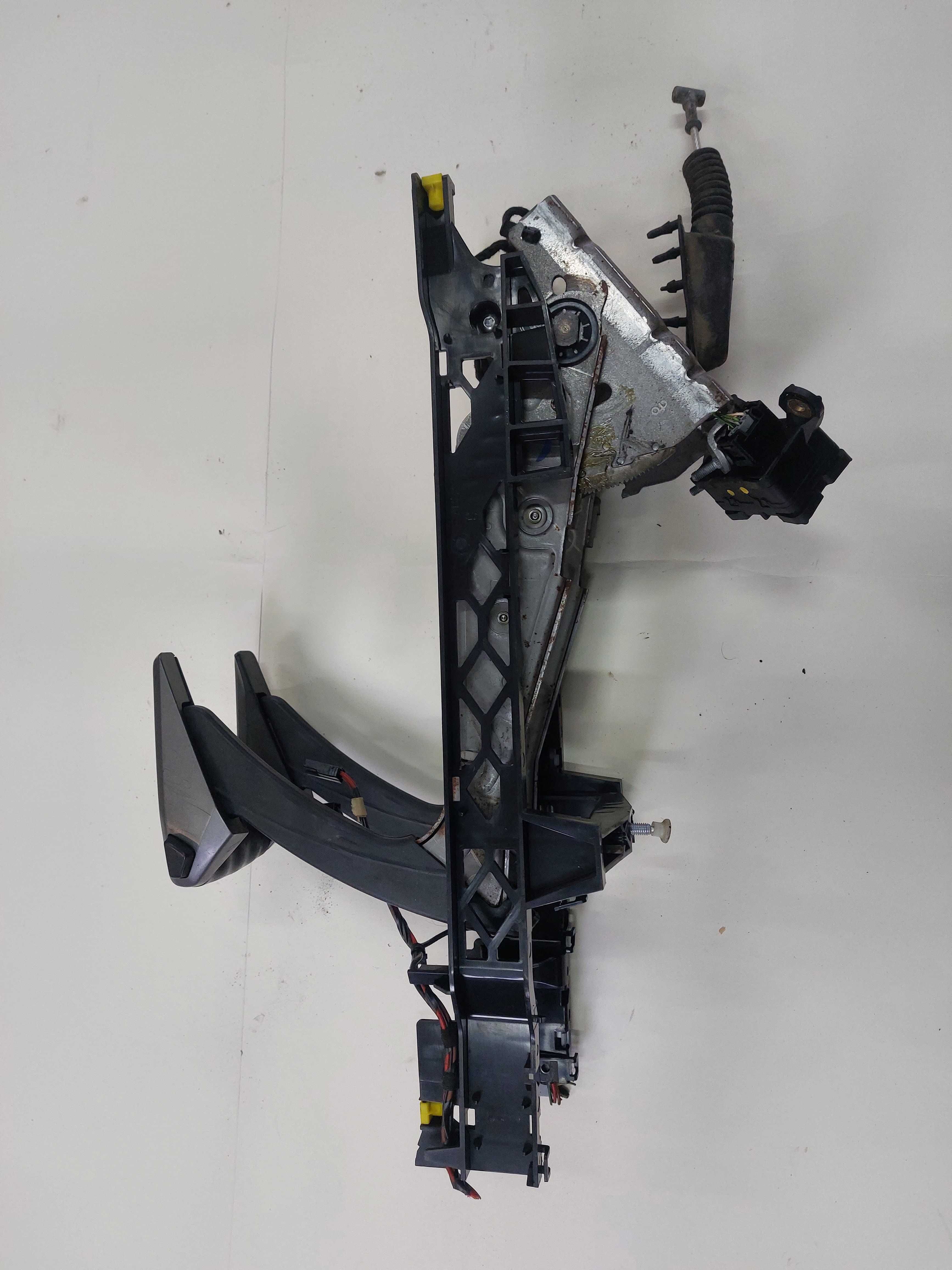 Dzwignia hamuca recznego kpl linka Opel Zafira b 05-12.r Europa