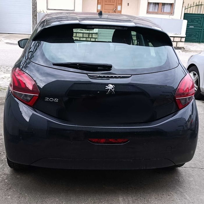 Peugeot 208 1.2i signature Ano 2019