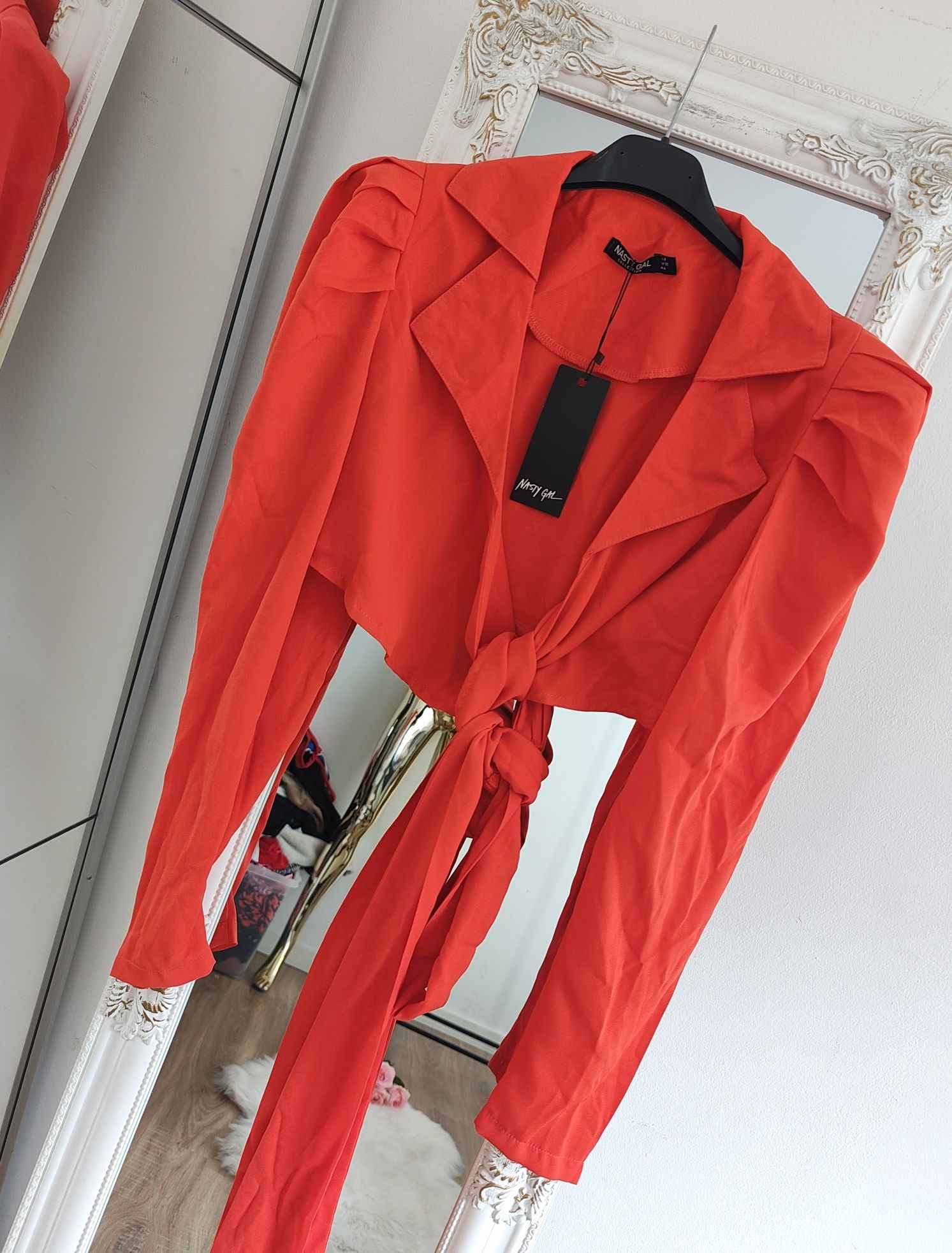 Wiązany top nowy z metką Nasty Gal w pięknym żywym kolorze XXS