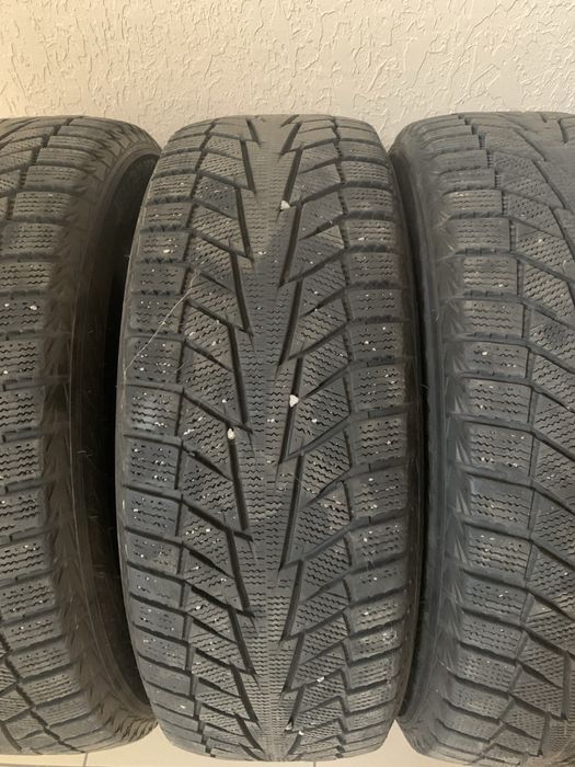 Шини/Резина/Гума зимова Hankook Winter I*Cept iZ2 W616 215/60 R17