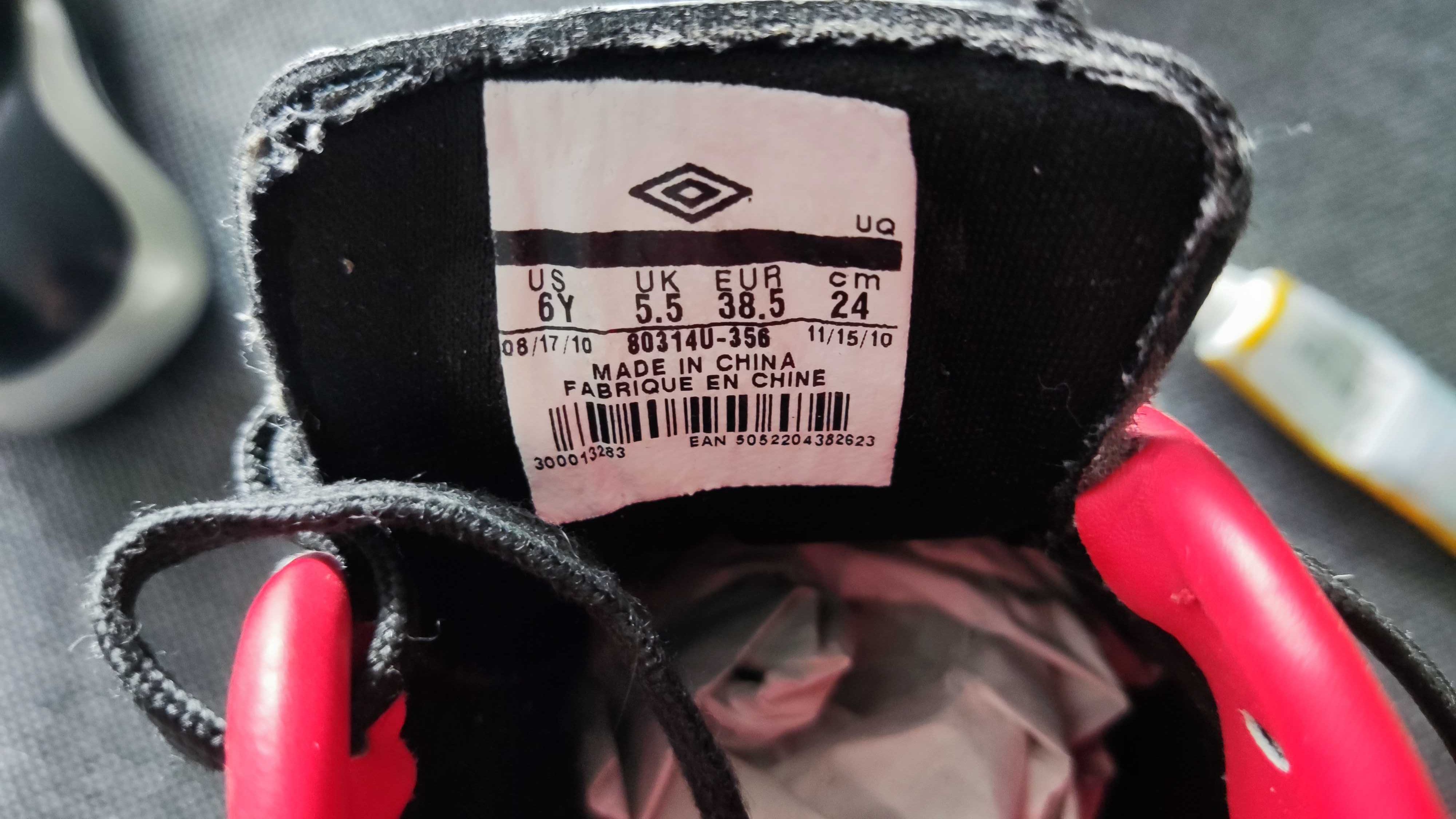 Buty sportowe halowe Umbro mało używane 38 38,5 24cm ładny stan