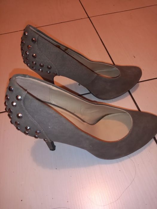Buty na obcasie r 38