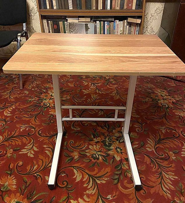 Стіл для ноутбука прикроватний стіл